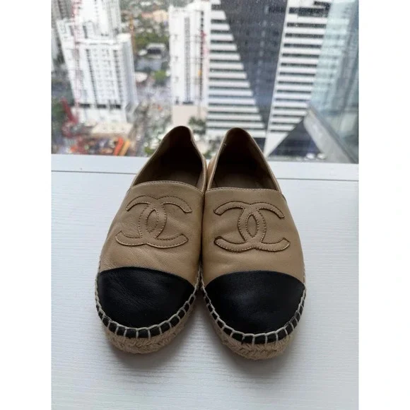 Chanel CC Espadrilles Beige Black Cap Toe Leather Flats Size 39 Lambskin - Picture 2 of 16